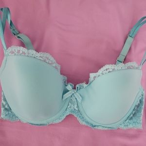 Beautiful blue Chantelle Bra 32DD